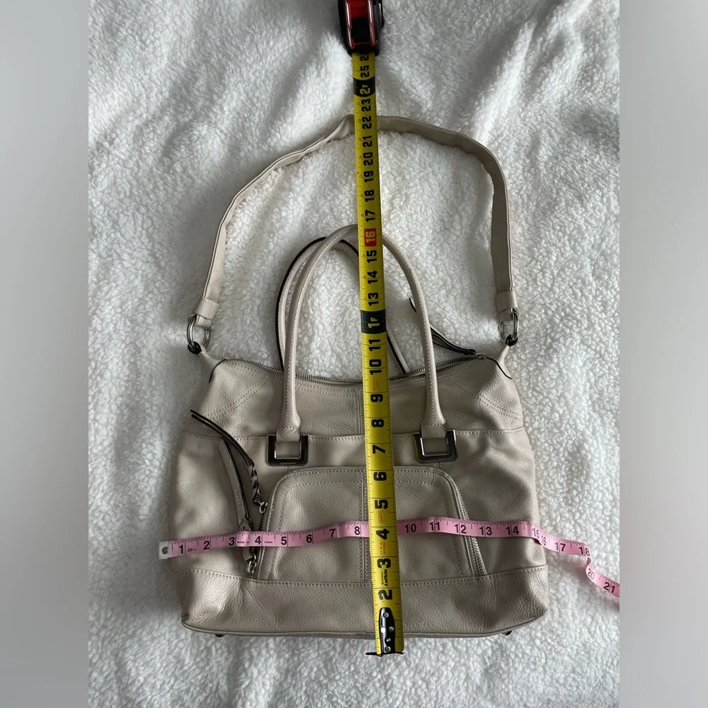 LC: ⭐️HP⭐️ B. Makowsky Leather White Cream Purse with Animal Print Inside - Picture 10 of 15